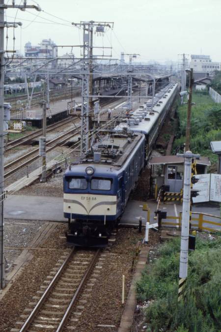 御座敷客車完成記念 プレート 昭和56年7月 天王寺鉄道管理局　【貴重品】 御座敷客車完成記念 プレート 昭和56年7月 天王寺鉄道管理局 【貴重
